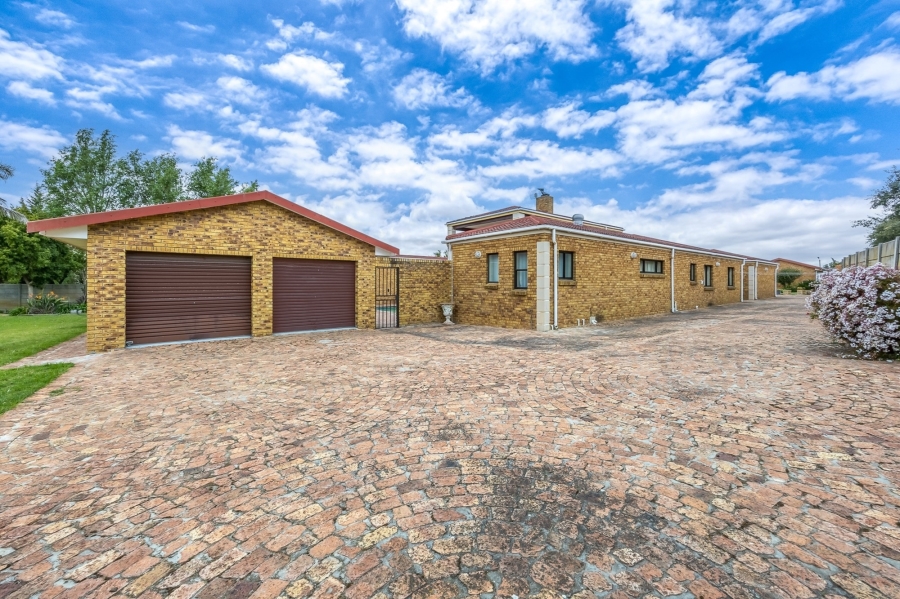 9 Bedroom Property for Sale in Vierlanden Western Cape